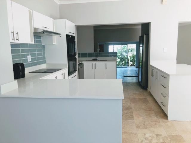To Let 4 Bedroom Property for Rent in Hout Bay Western Cape